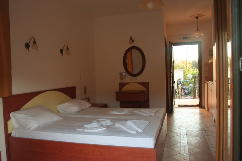 Christina'S Gardens Hotel Ánaxosz Kültér fotó
